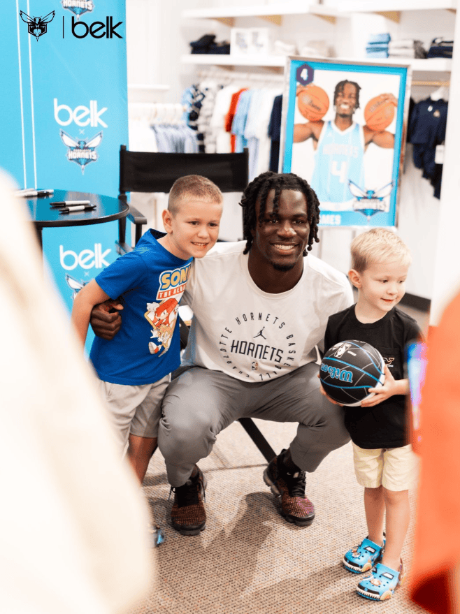 img, 黄蜂社媒晒