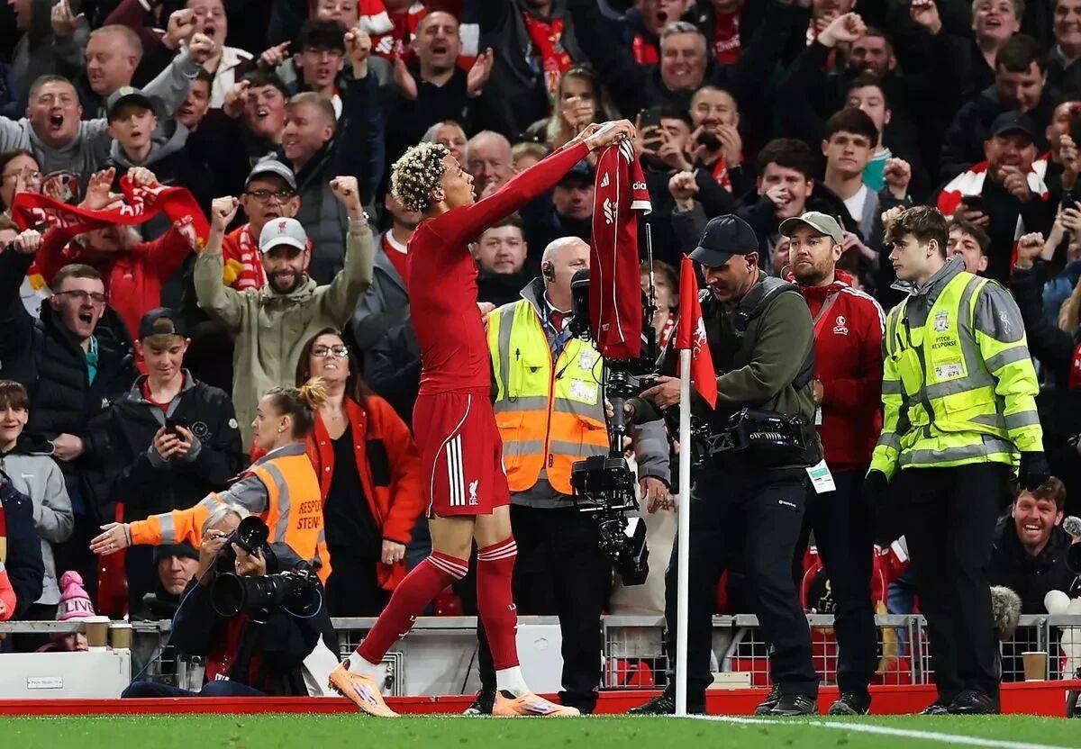 社媒向利物, 并做出了