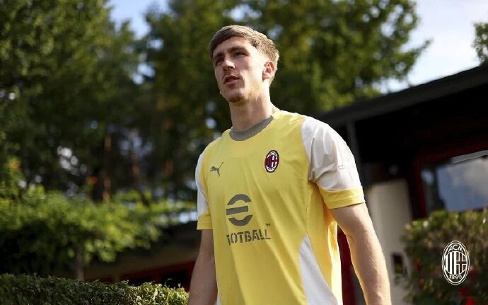 没有对出售, 但米兰的答